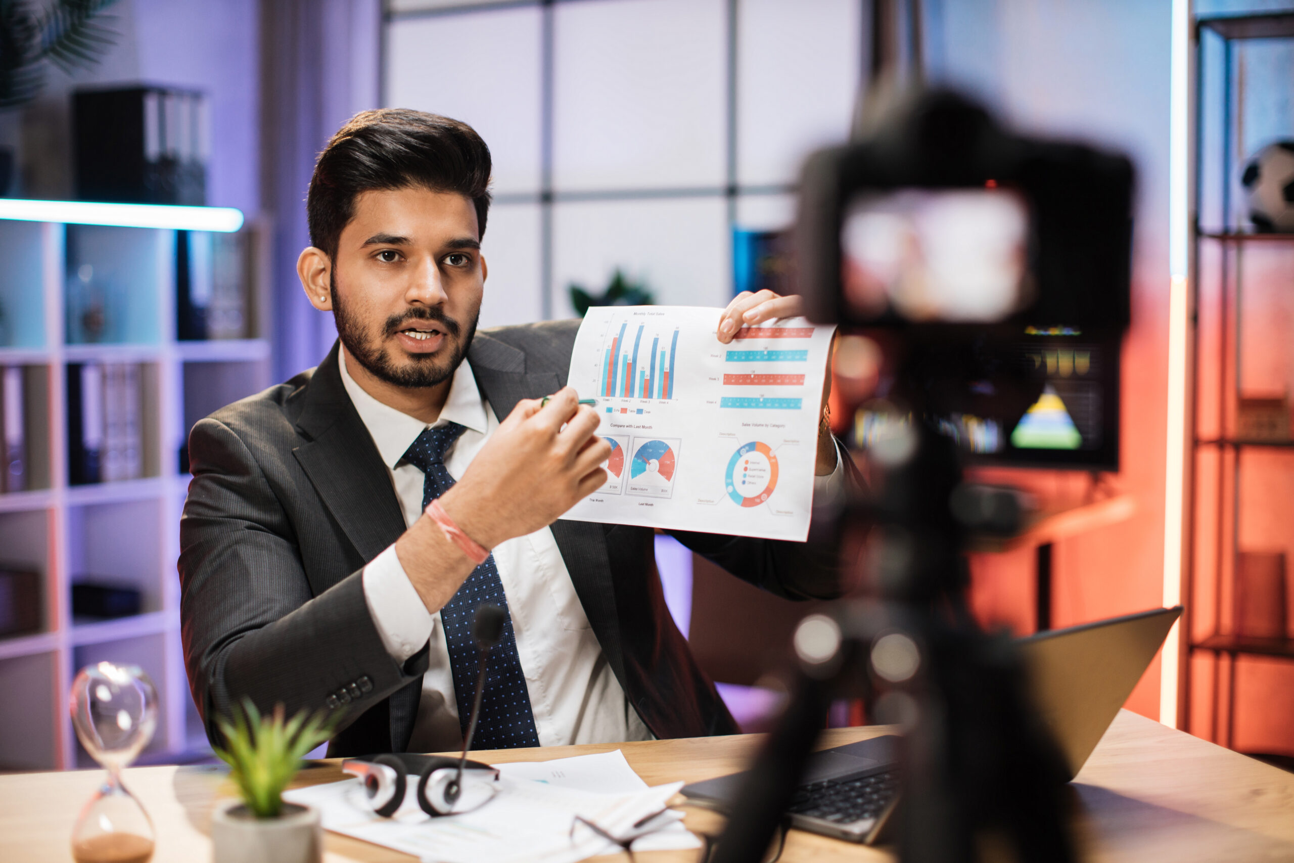 `arab-businessman-or-broker-in-formal-suit-sitting